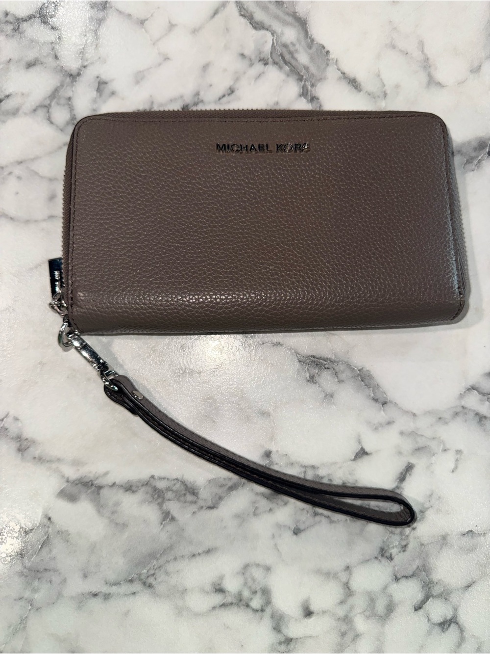 MICHAEL KORS Zip-Around Leather Wristlet Wallet - grayish/taupe color